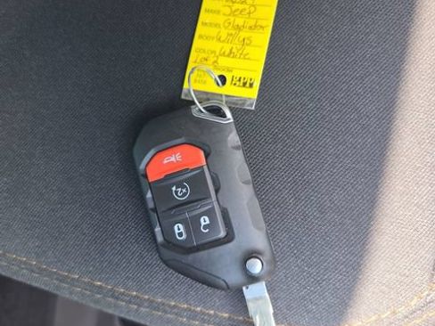 Used 2024 Jeep Gladiator Sport AWD/4WD image 29