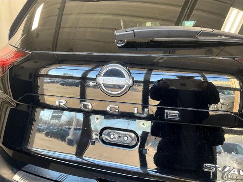 Used 2023 Nissan Rogue SV image 28