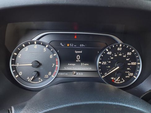 Used 2023 Nissan Titan SV image 18