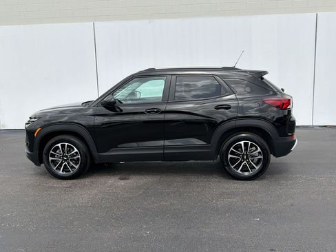 Used 2025 Chevrolet TrailBlazer LT FWD image 2