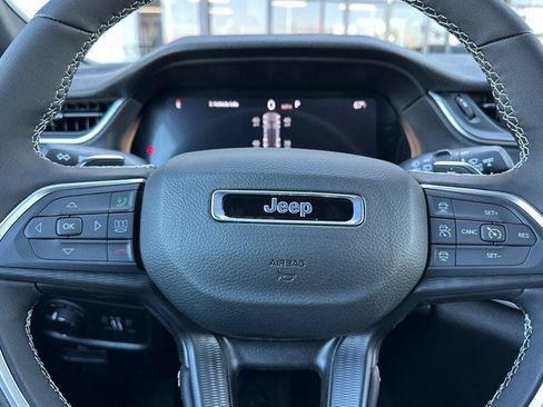 New 2025 Jeep Grand Cherokee Altitude image 23