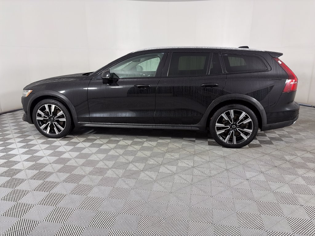 Used 2020 Volvo V60 T5 Cross Country AWD/4WD image 4