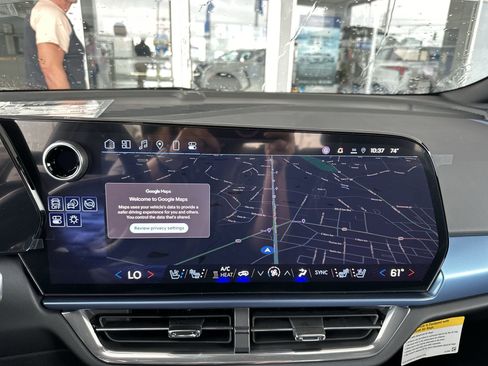 Used 2024 Chevrolet Equinox EV LT w/ Active Safety Package 3 FWD image 18
