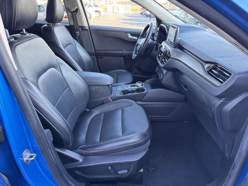 Used 2020 Ford Escape Titanium image 27