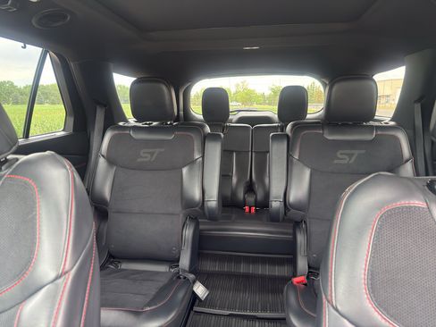 Used 2025 Ford Explorer ST AWD/4WD image 17