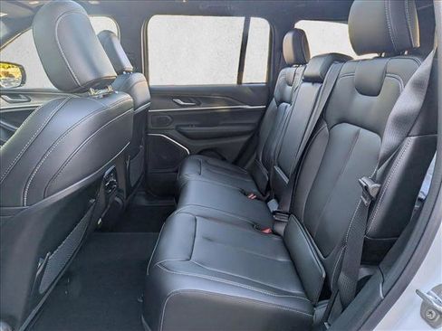 New 2026 Jeep Grand Cherokee Limited w/ Limited Altitude Package AWD/4WD image 17