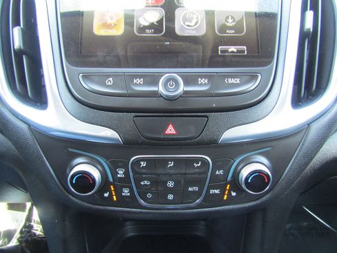 Used 2018 Chevrolet Equinox LT FWD image 28