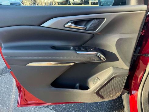 Used 2025 Chevrolet Traverse LT w/ Driver Confidence Package image 15