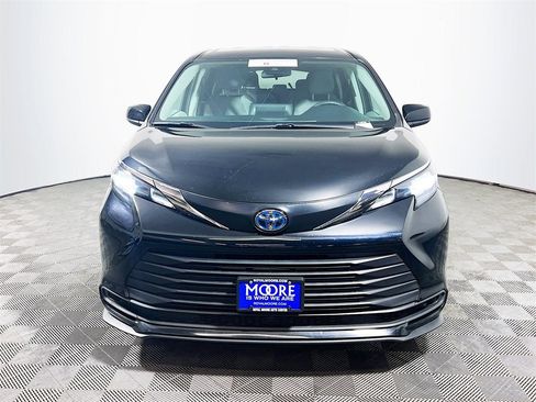 Certified 2024 Toyota Sienna LE image 3