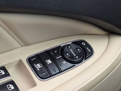 Used 2016 Hyundai Equus Signature image 10