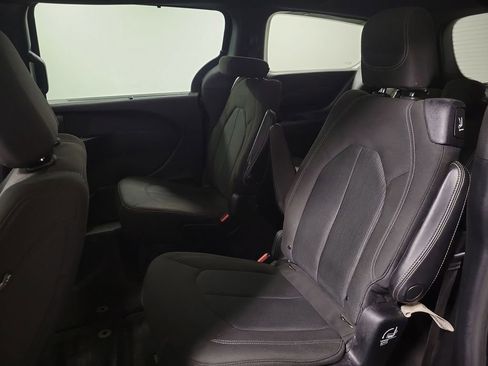 Used 2019 Chrysler Pacifica Touring Plus w/ S Appearance Package FWD image 21