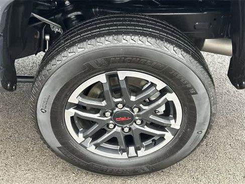 Used 2025 Toyota Tacoma TRD Sport image 5