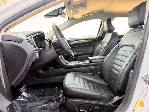 Used 2018 Ford Fusion SE w/ Equipment Group 602A FWD image 11