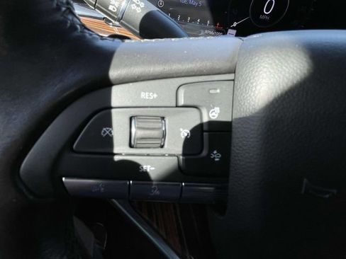 Used 2022 Cadillac Escalade Premium Luxury AWD/4WD image 24