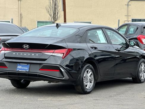 Certified 2025 Hyundai Elantra SE image 4