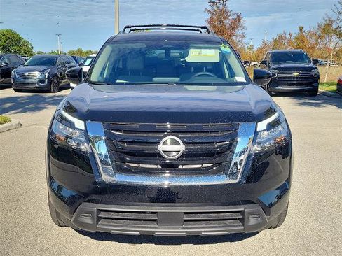 Certified 2025 Nissan Pathfinder SV image 11