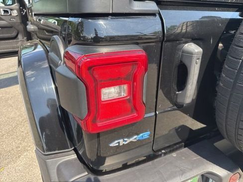 Used 2023 Jeep Wrangler Unlimited Sahara AWD/4WD image 33