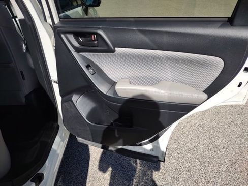 Used 2018 Subaru Forester 2.5i Premium w/ All-Weather Package AWD/4WD image 19
