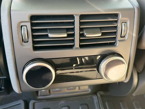 New 2025 Land Rover Discovery Dynamic SE image 21