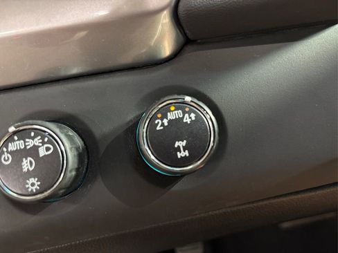 Used 2019 Chevrolet Tahoe LT w/ LT Signature Package image 35