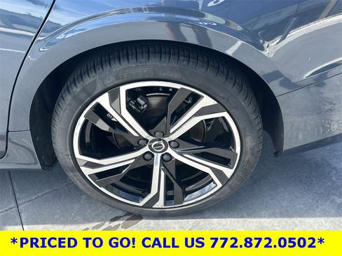 Used 2024 Volvo S60 B5 Core image 10