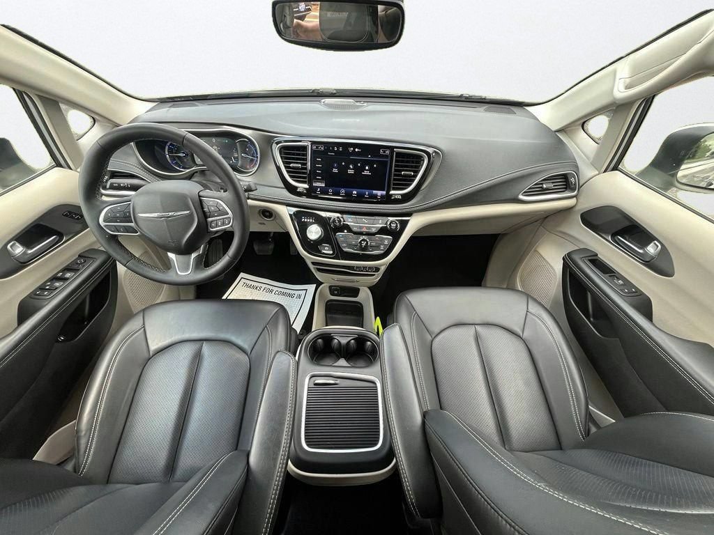 Used 2023 Chrysler Pacifica Touring-L FWD image 13