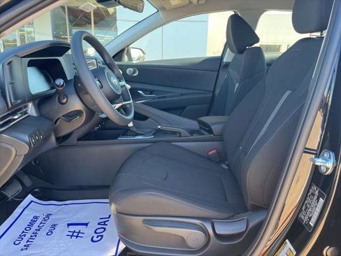 New 2025 Hyundai Elantra SE image 7