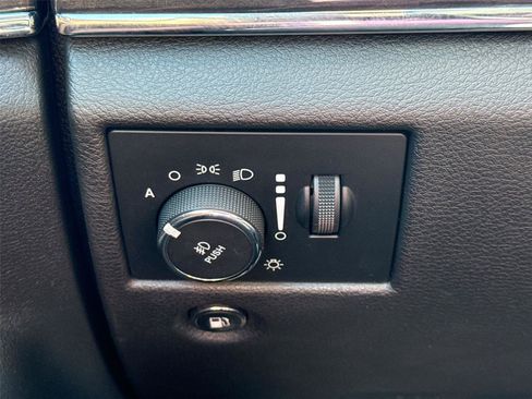 Used 2018 Jeep Grand Cherokee Overland AWD/4WD image 33