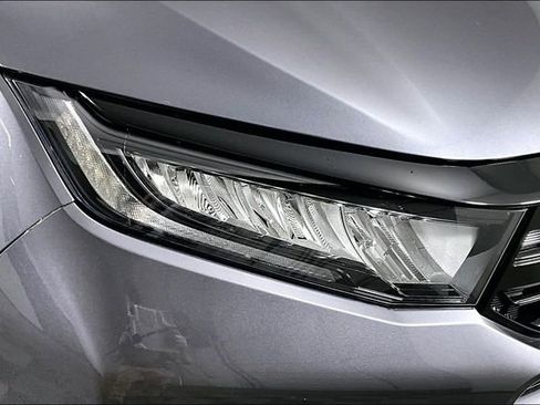 Used 2025 Honda Odyssey Elite image 31