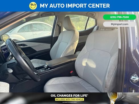 Used 2025 Toyota Camry XLE FWD image 11