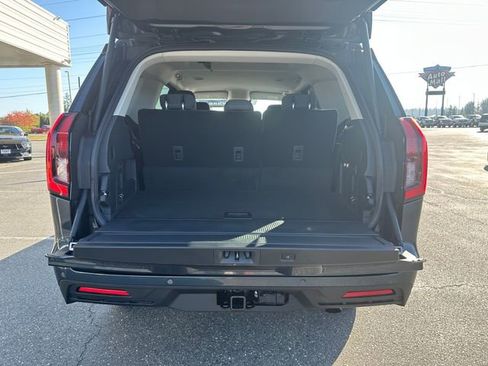 New 2025 Ford Expedition Active image 23