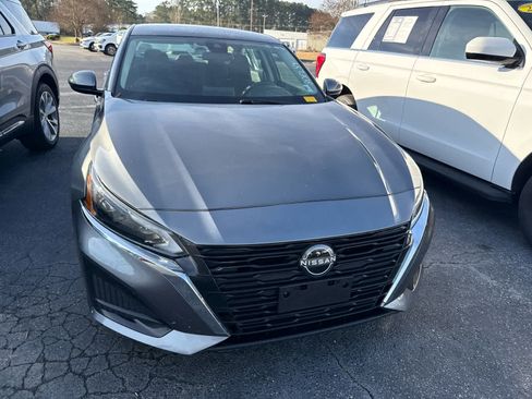 Used 2023 Nissan Altima 2.5 SV image 8