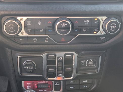 Used 2025 Jeep Wrangler Unlimited Sport AWD/4WD image 24