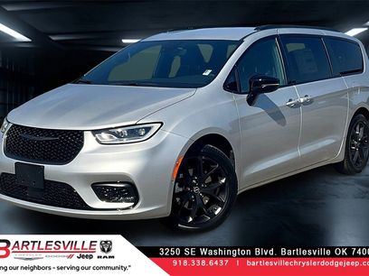 New 2026 Chrysler Pacifica Select