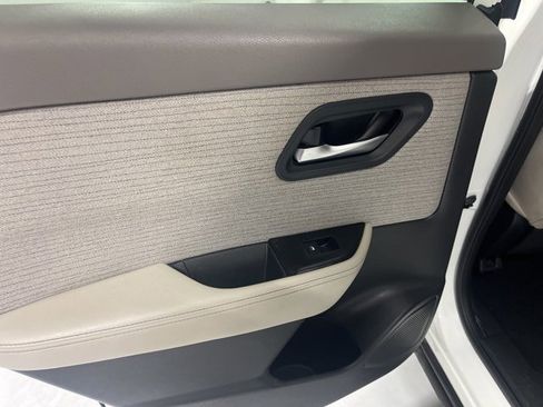 Used 2023 Nissan Rogue SV image 28