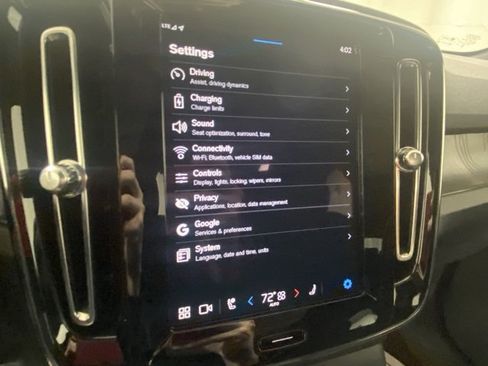 Used 2023 Volvo C40 P8 Recharge Ultimate image 21