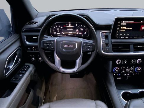 Used 2023 GMC Yukon SLT w/ SLT Premium Package AWD/4WD image 6