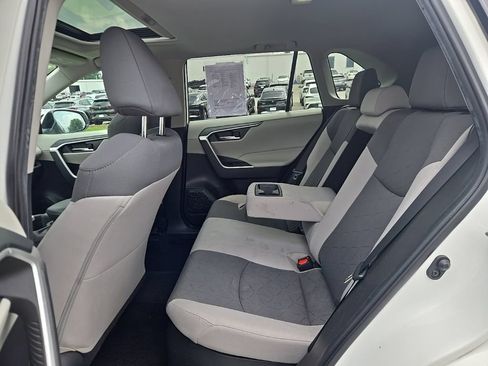 Used 2022 Toyota RAV4 XLE w/ Convenience Package AWD/4WD image 9