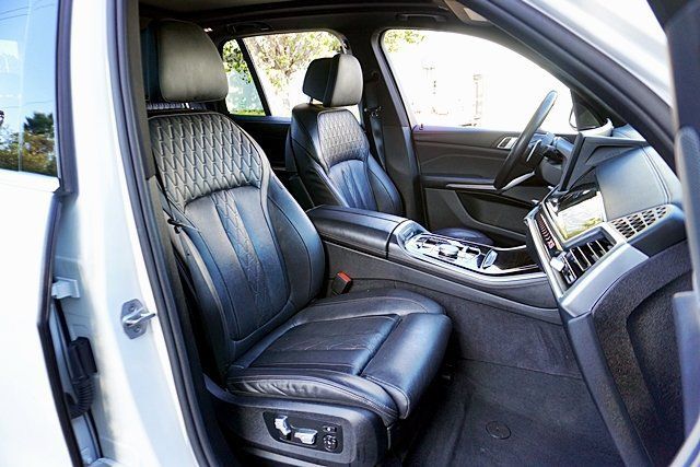Used 2025 BMW X5 xDrive50e AWD/4WD image 19
