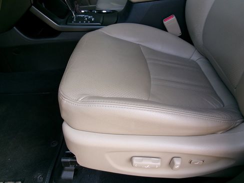 Used 2012 Kia Sorento EX w/ EX V6 Premium Pkg image 12