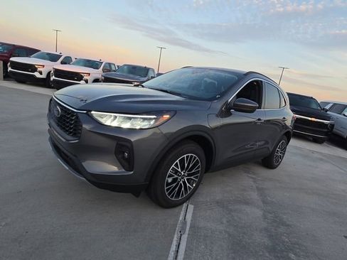 New 2025 Ford Escape SE image 4