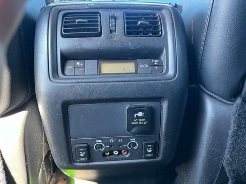 Used 2016 Nissan Pathfinder Platinum w/ Family Entertainment Package FWD image 18
