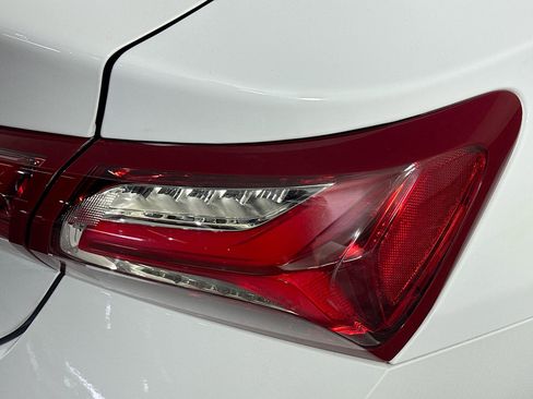 Used 2021 Chevrolet Malibu LT image 33