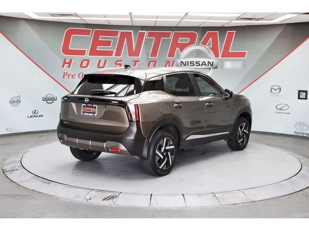 Used 2026 Nissan Kicks SV FWD image 4