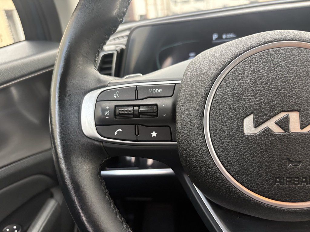 Used 2023 Kia Sportage EX AWD/4WD image 16
