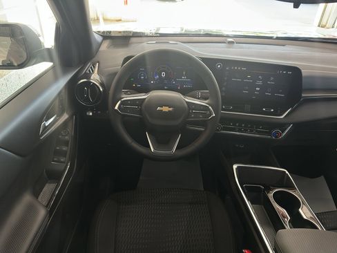 Used 2025 Chevrolet Equinox LT image 8