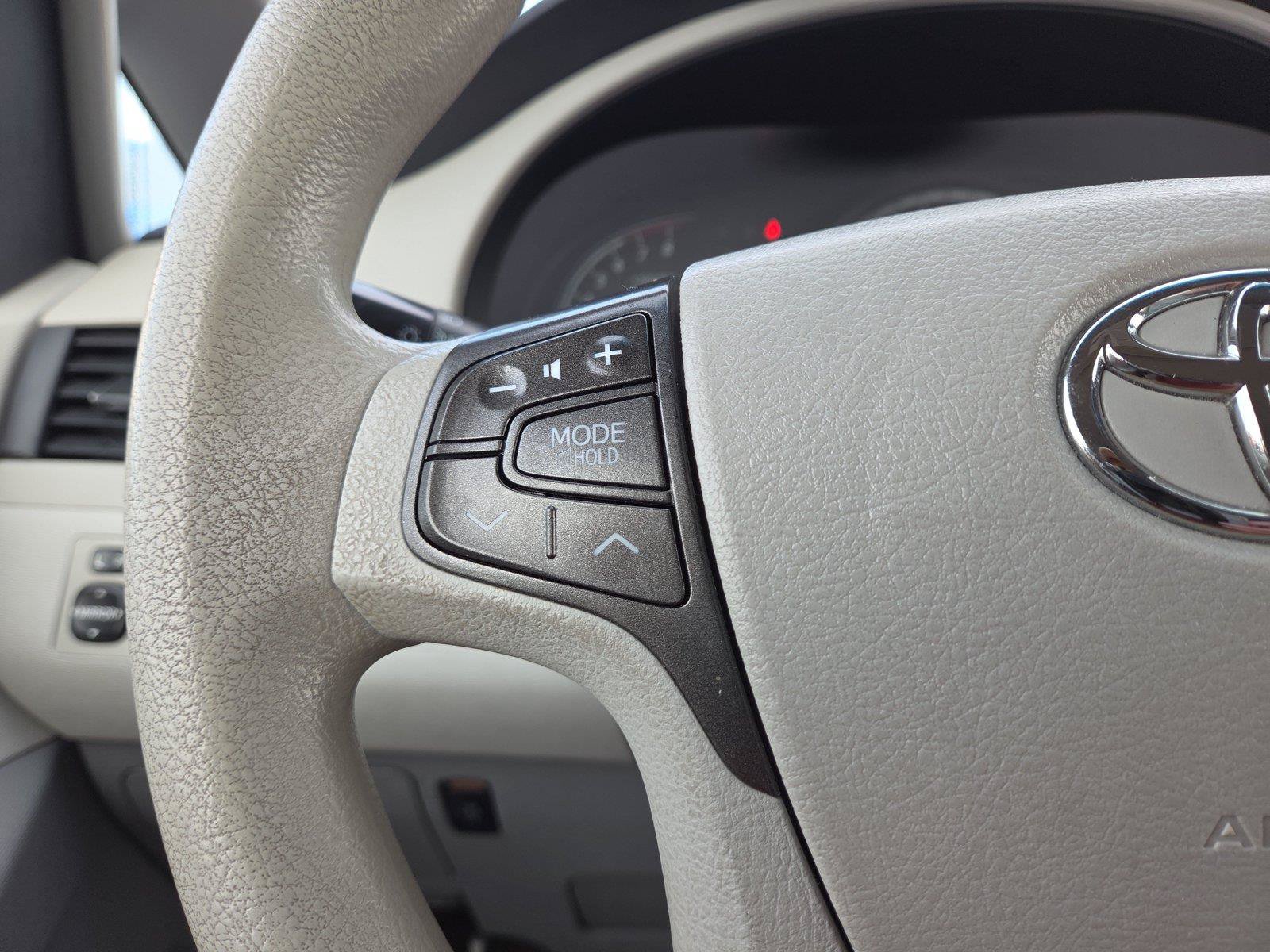Used 2014 Toyota Sienna LE FWD image 11