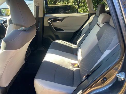 Used 2022 Toyota RAV4 XLE image 9
