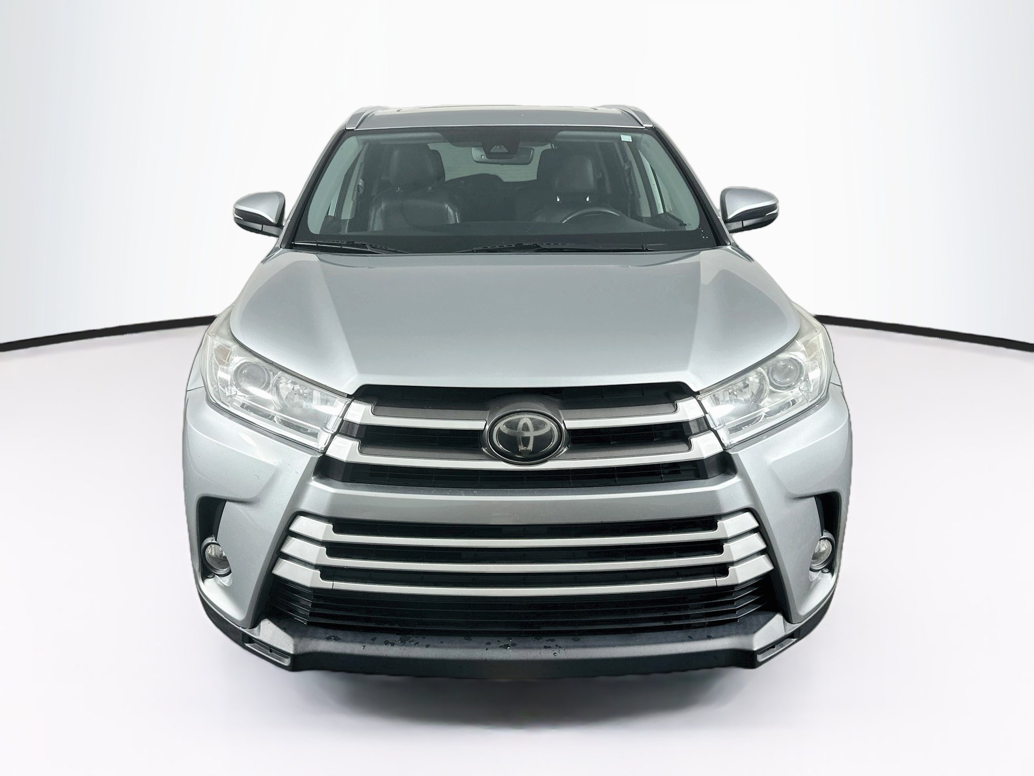 Used 2018 Toyota Highlander XLE FWD image 2