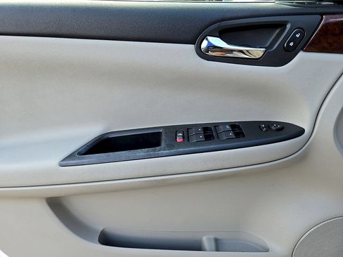 Used 2011 Chevrolet Impala LS FWD image 19